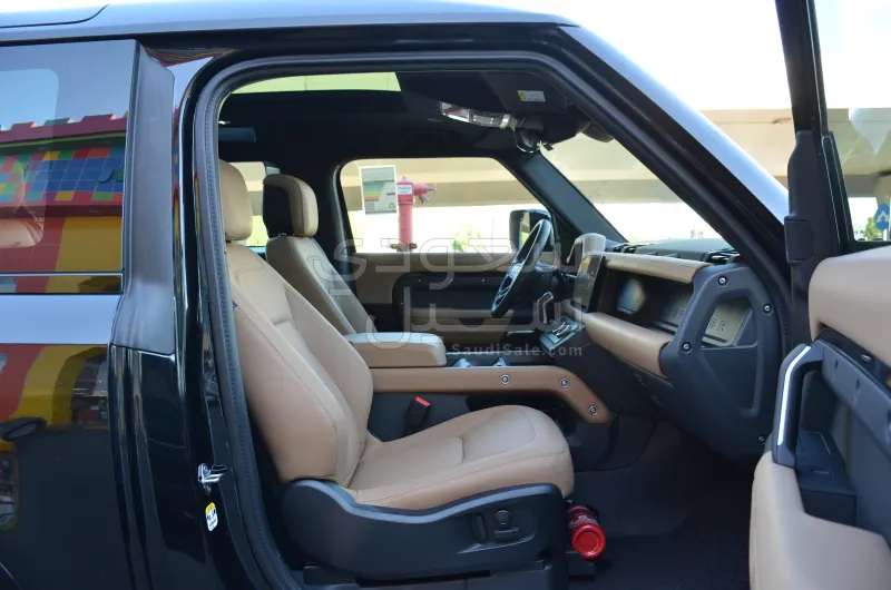 2025 لاند روفر ديفيندر