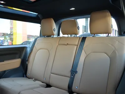 2025 لاند روفر ديفيندر