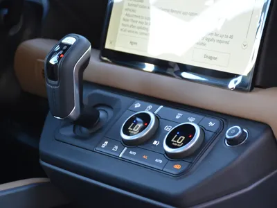 2025 لاند روفر ديفيندر