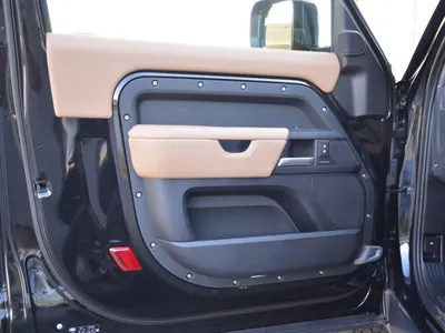 2025 لاند روفر ديفيندر