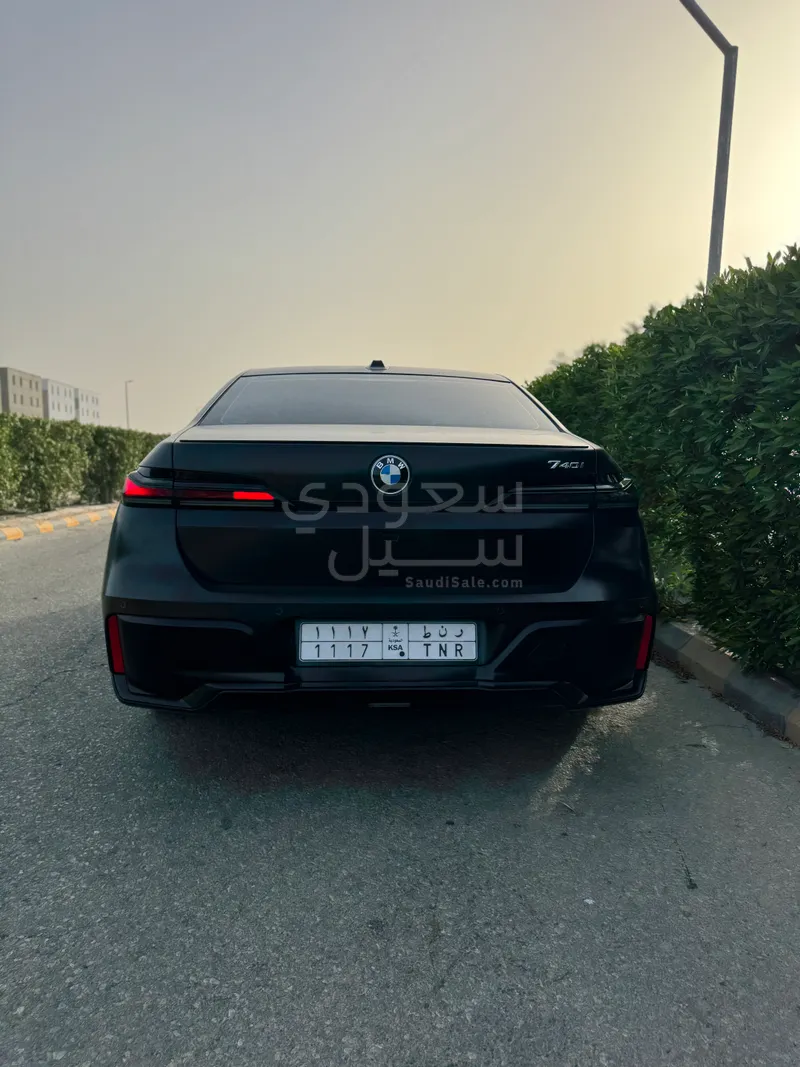 2024 بي ام دبليو الفئة السابعة 740 إل أي