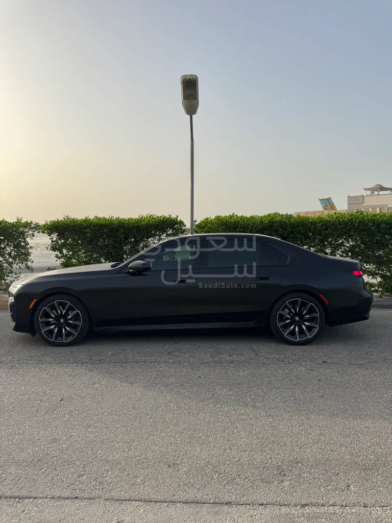 2024 بي ام دبليو الفئة السابعة 740 إل أي