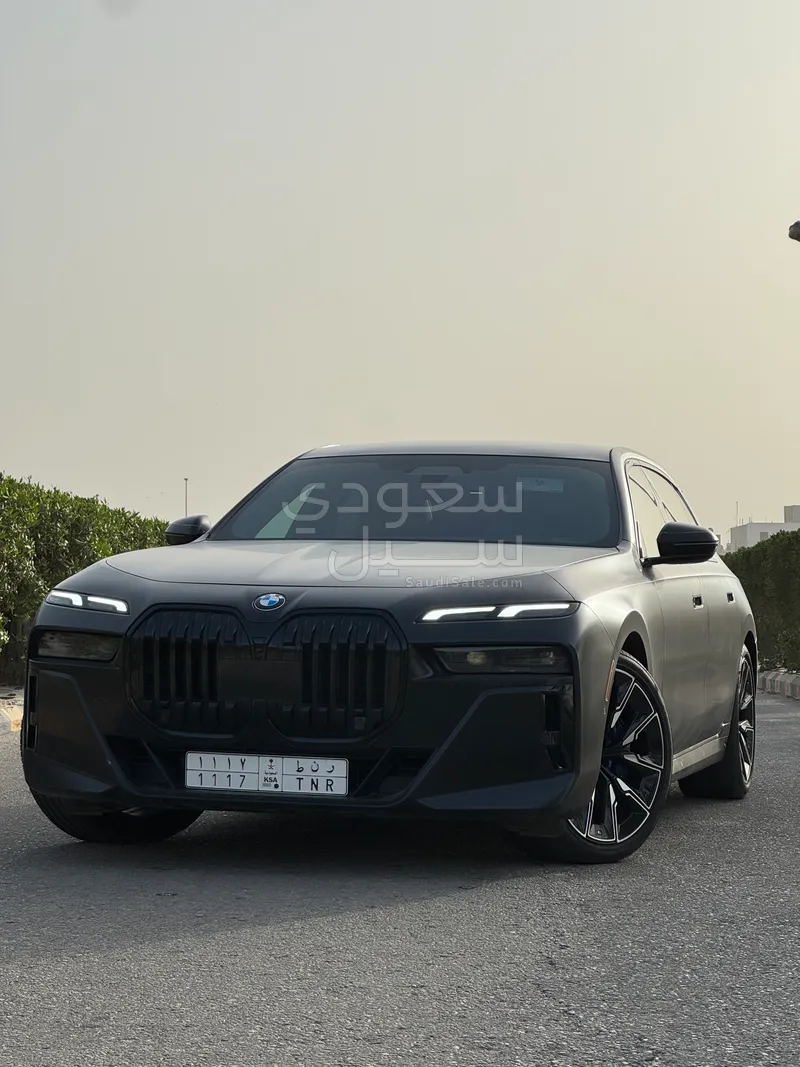 2024 بي ام دبليو الفئة السابعة 740 إل أي