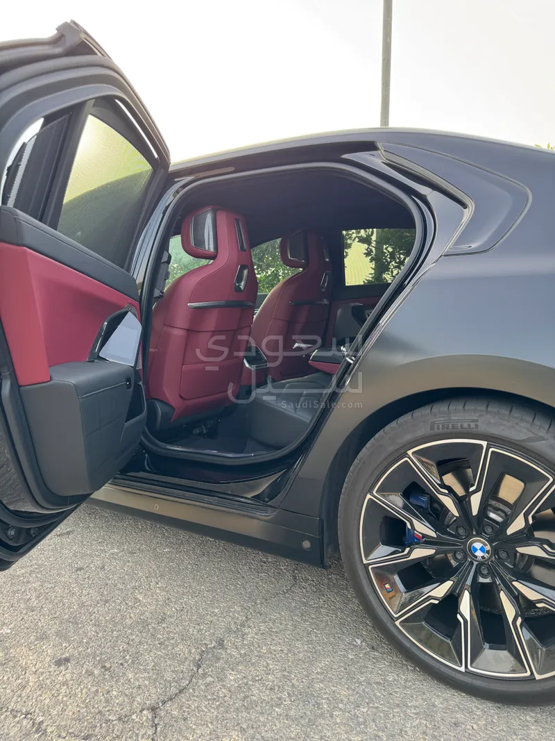 2024 بي ام دبليو الفئة السابعة 740 إل أي