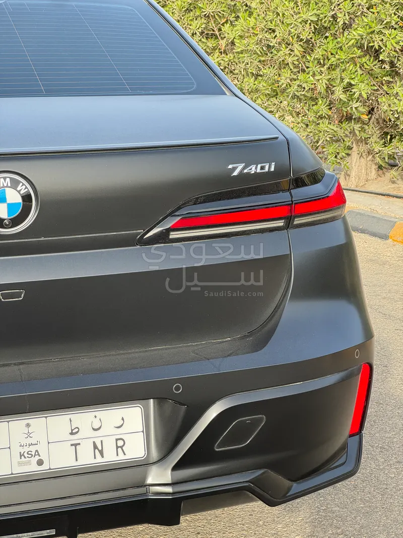 2024 بي ام دبليو الفئة السابعة 740 إل أي