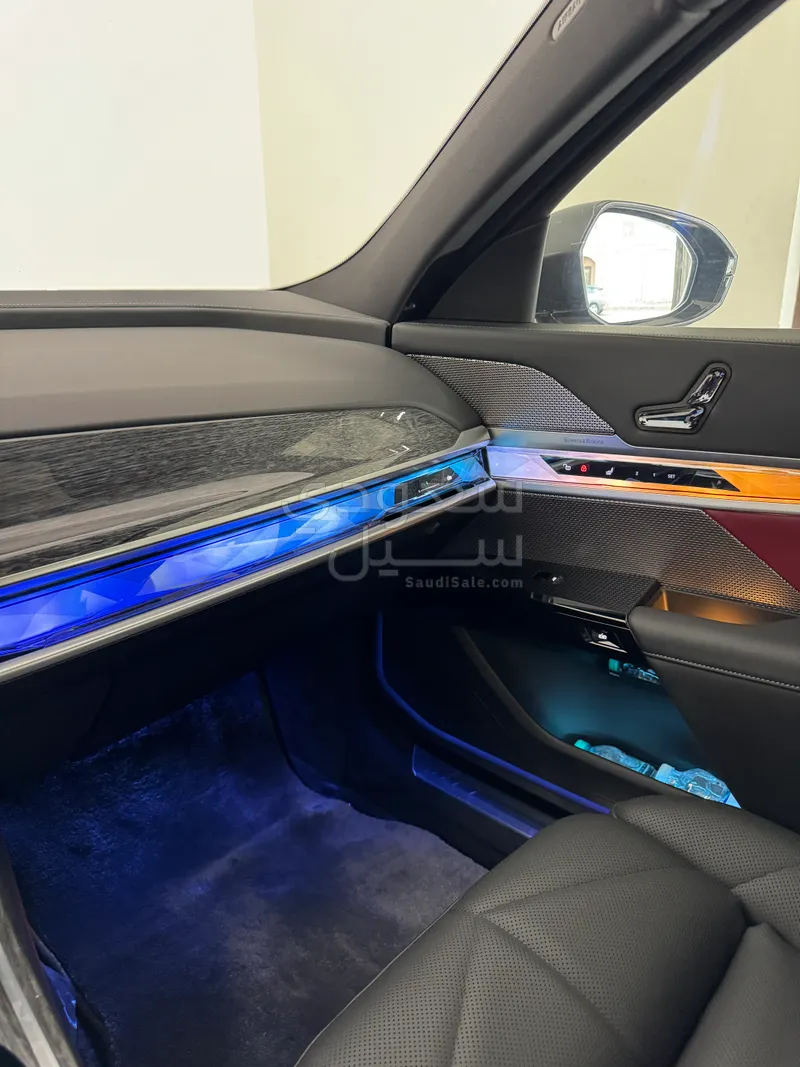 2024 بي ام دبليو الفئة السابعة 740 إل أي