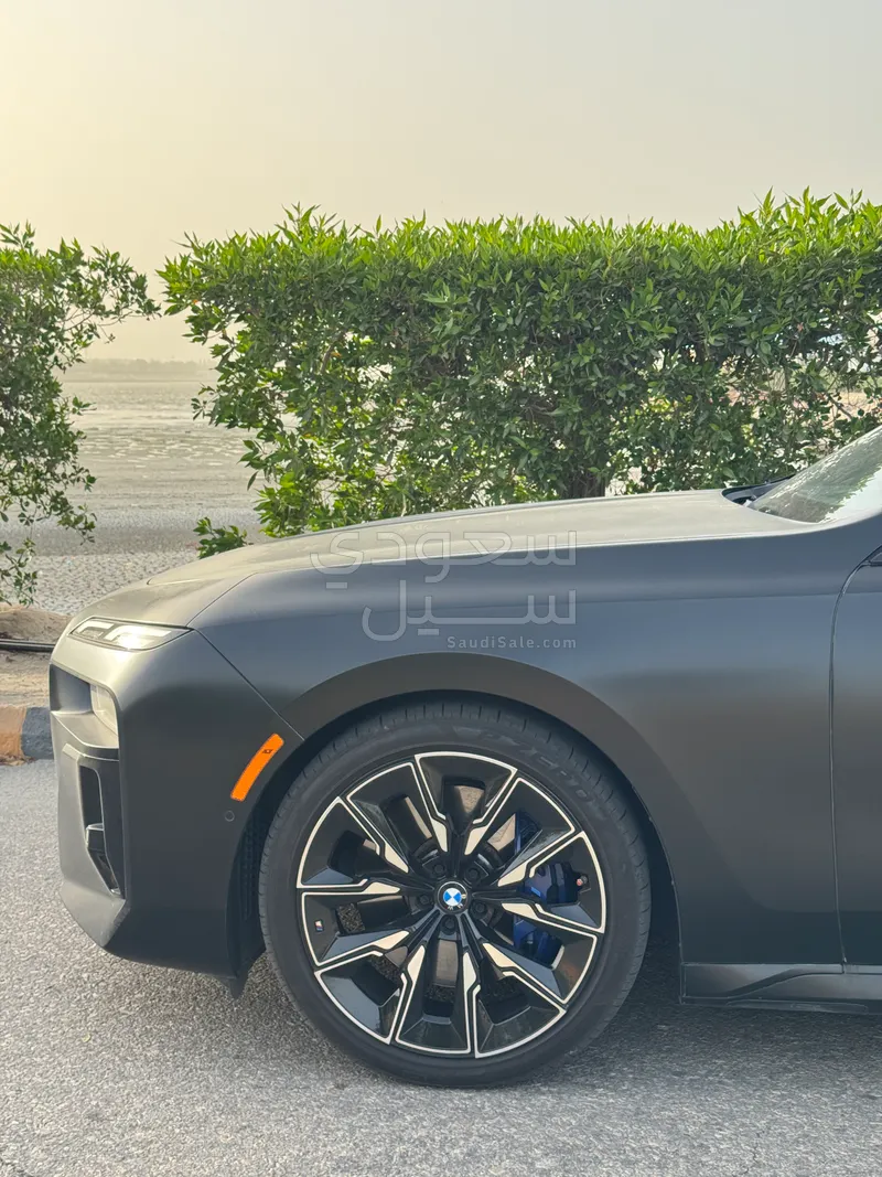 2024 بي ام دبليو الفئة السابعة 740 إل أي