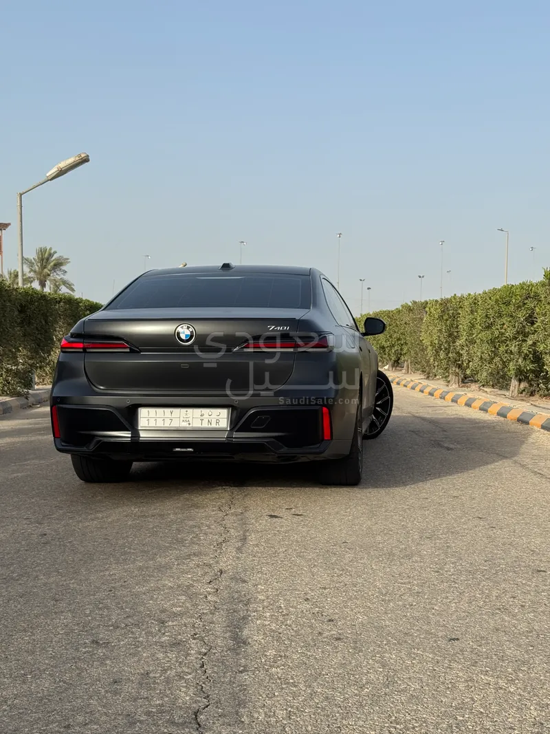 2024 بي ام دبليو الفئة السابعة 740 إل أي