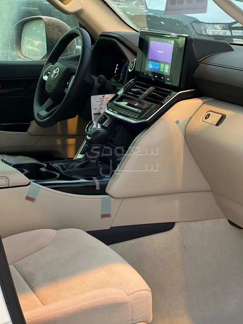 2025 تويوتا لاند كروزر جي اكس ار