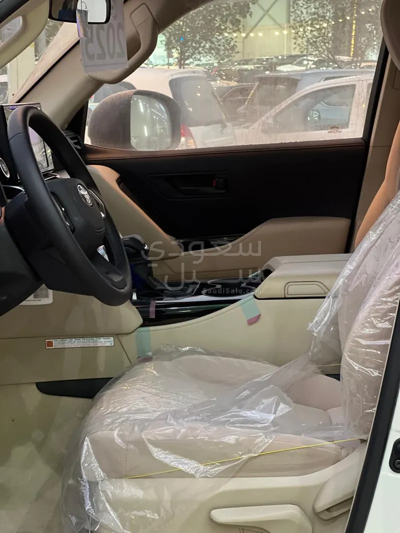2025 تويوتا لاند كروزر جي اكس ار