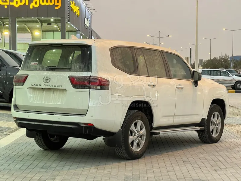 2025 تويوتا لاند كروزر جي اكس ار