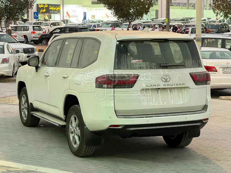 2025 تويوتا لاند كروزر جي اكس ار