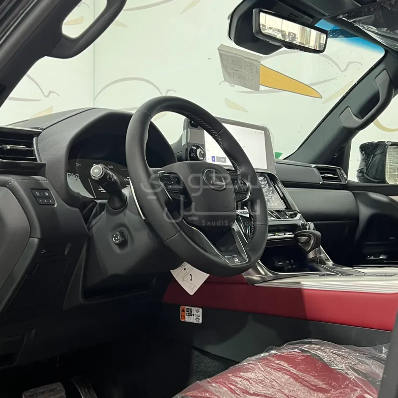 2025 لكزس إل إكس 600 إف