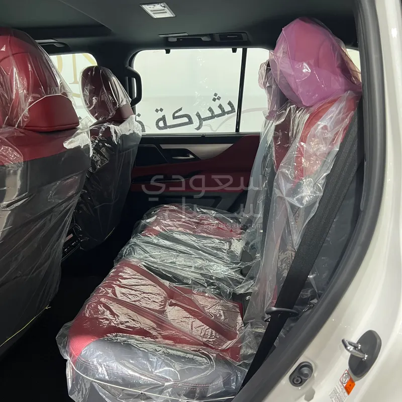 2025 لكزس إل إكس 600 إف