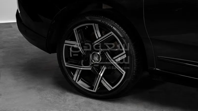 2025 رولز رويس كولينان بلاك بادج