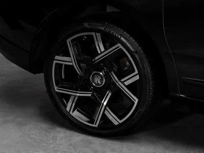 2025 رولز رويس كولينان بلاك بادج