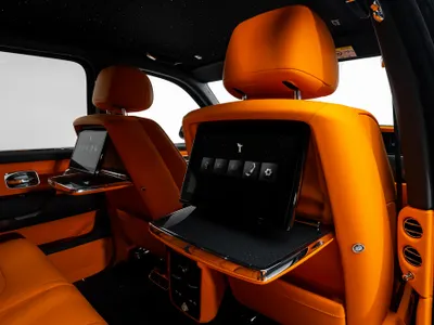 2025 رولز رويس كولينان بلاك بادج