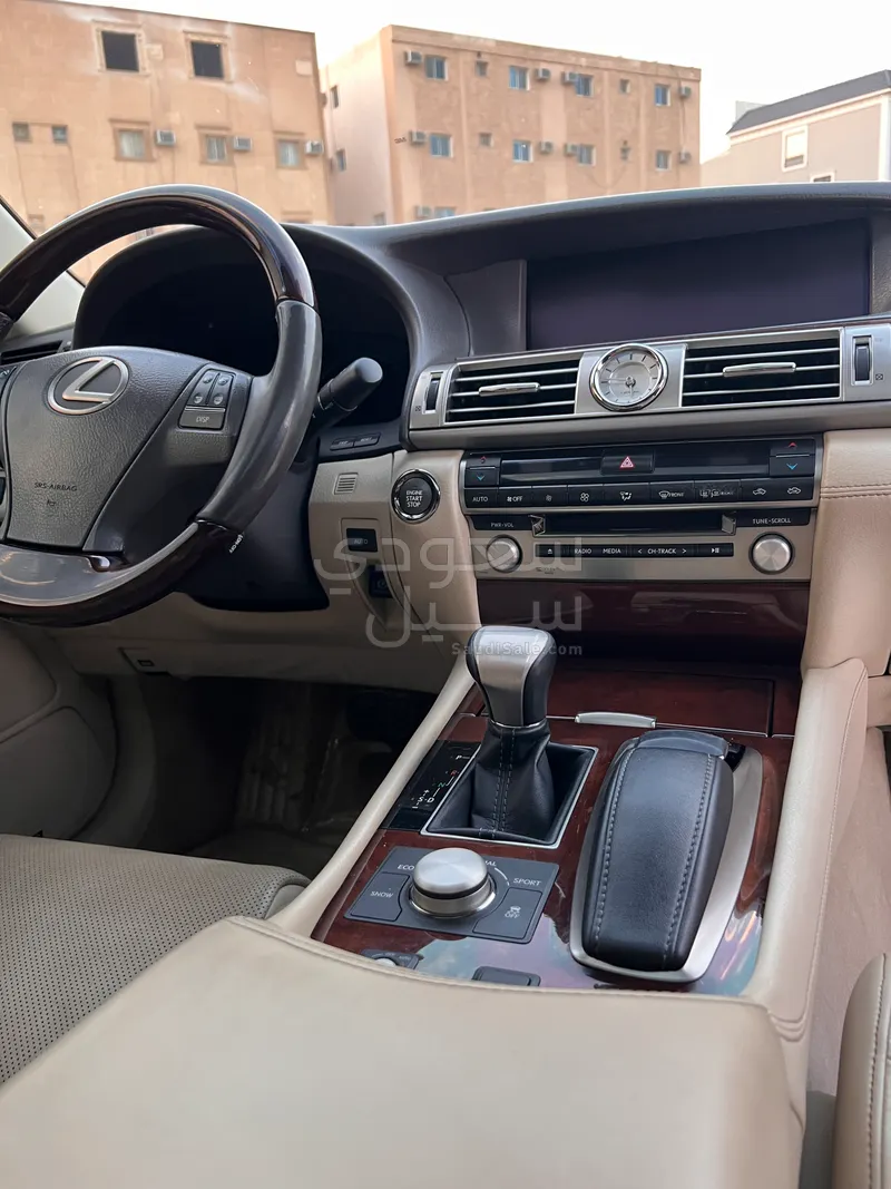 2013 لكزس إل إس 460