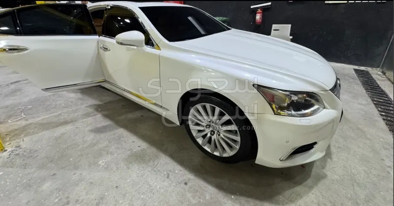 2013 لكزس إل إس 460