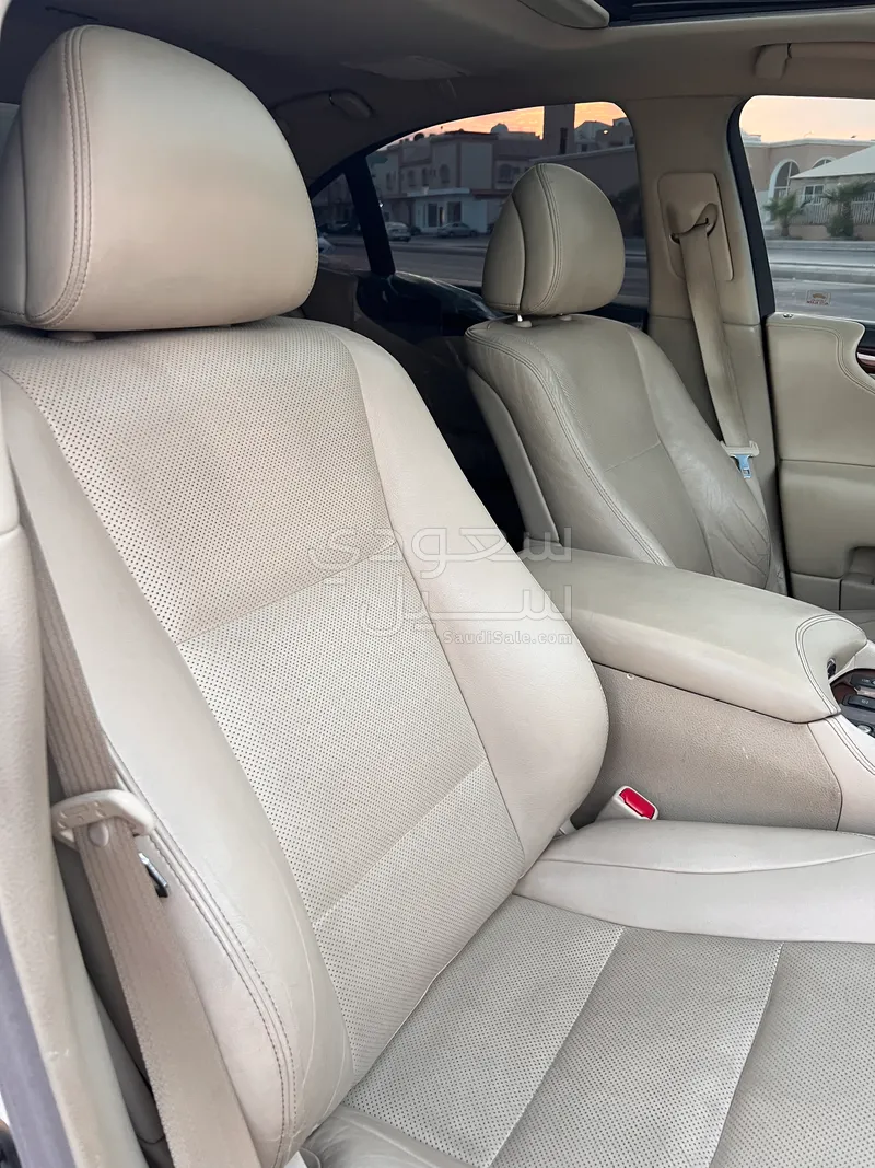 2013 لكزس إل إس 460