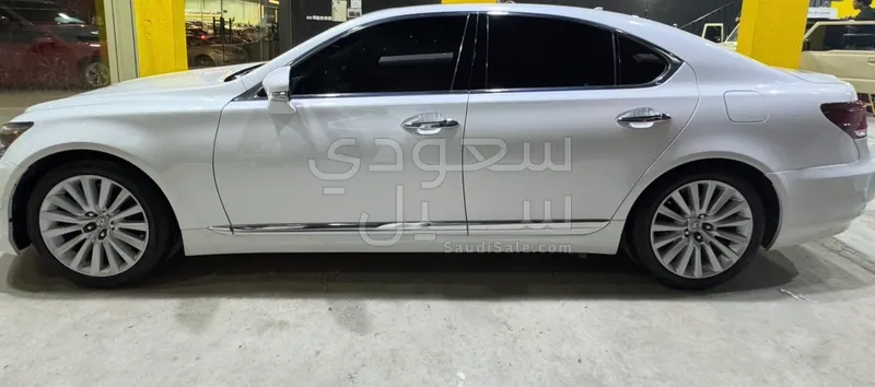 2013 لكزس إل إس 460