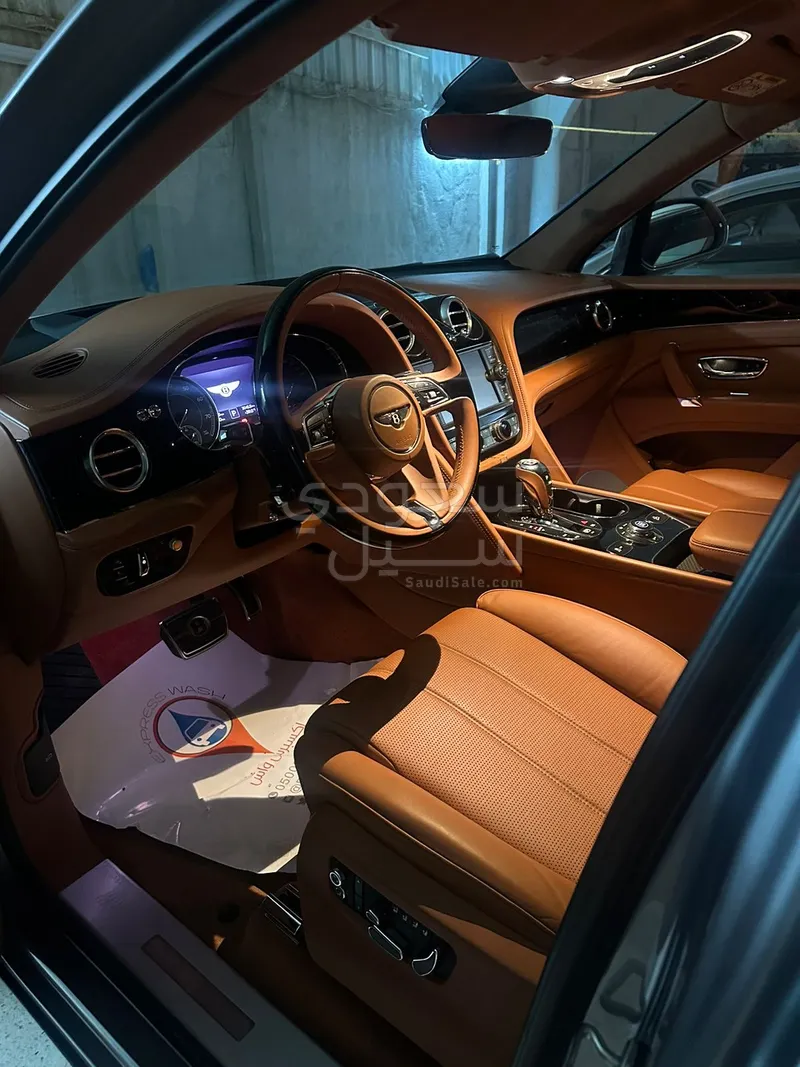 2020 بنتلي بنتايجا الاصدار الاسود