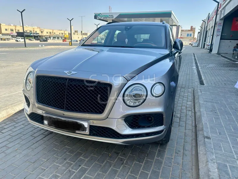 2020 بنتلي بنتايجا الاصدار الاسود