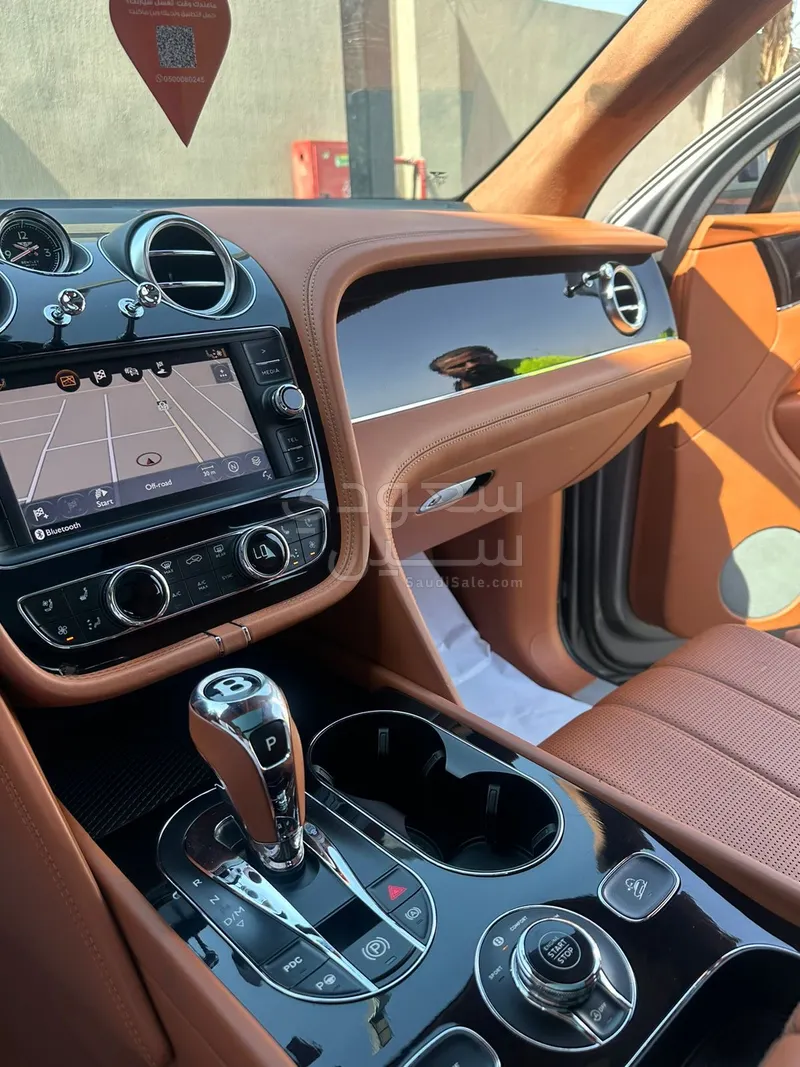 2020 بنتلي بنتايجا الاصدار الاسود