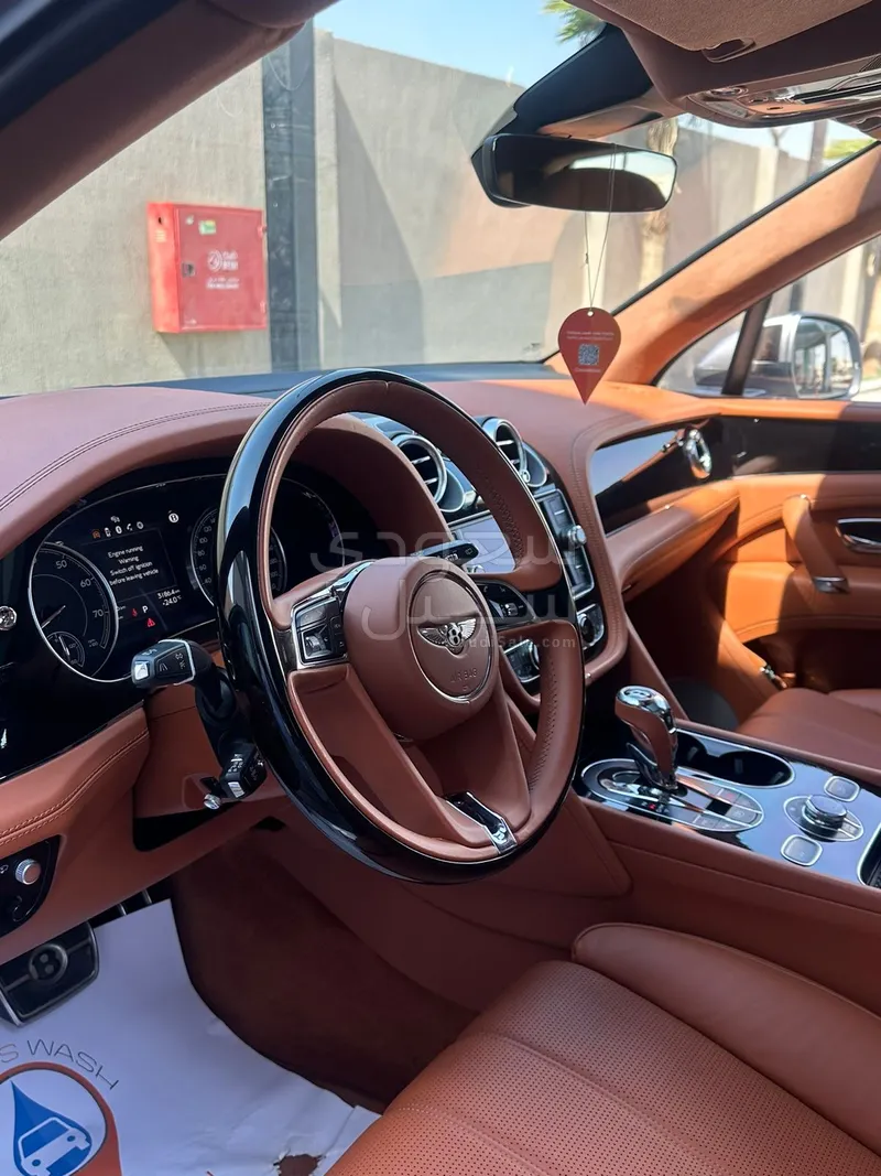 2020 بنتلي بنتايجا الاصدار الاسود