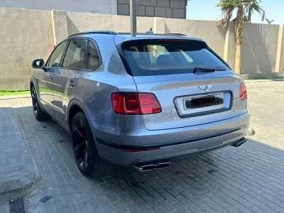 2020 بنتلي بنتايجا الاصدار الاسود