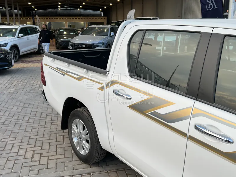 2025 تويوتا هاي لوكس ادفنشر غمارتين