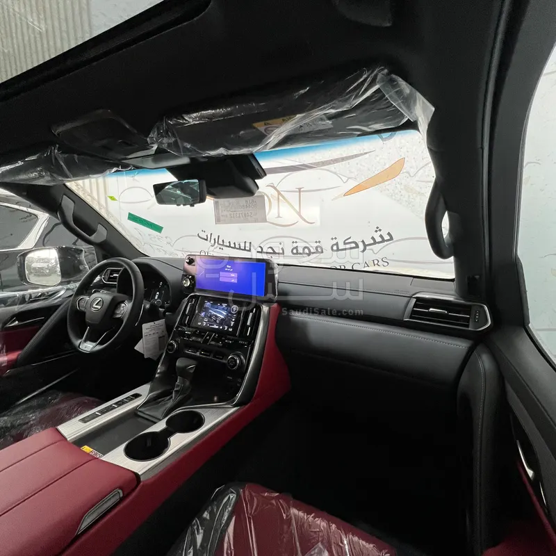 2025 لكزس إل إكس 600