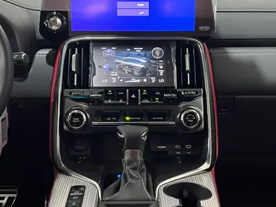 2025 لكزس إل إكس 600