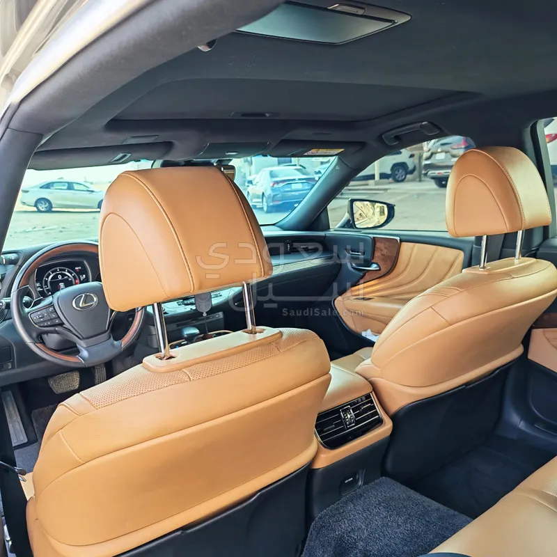 2021 لكزس إل إس 350
