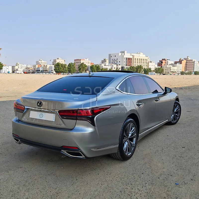 2021 لكزس إل إس 350