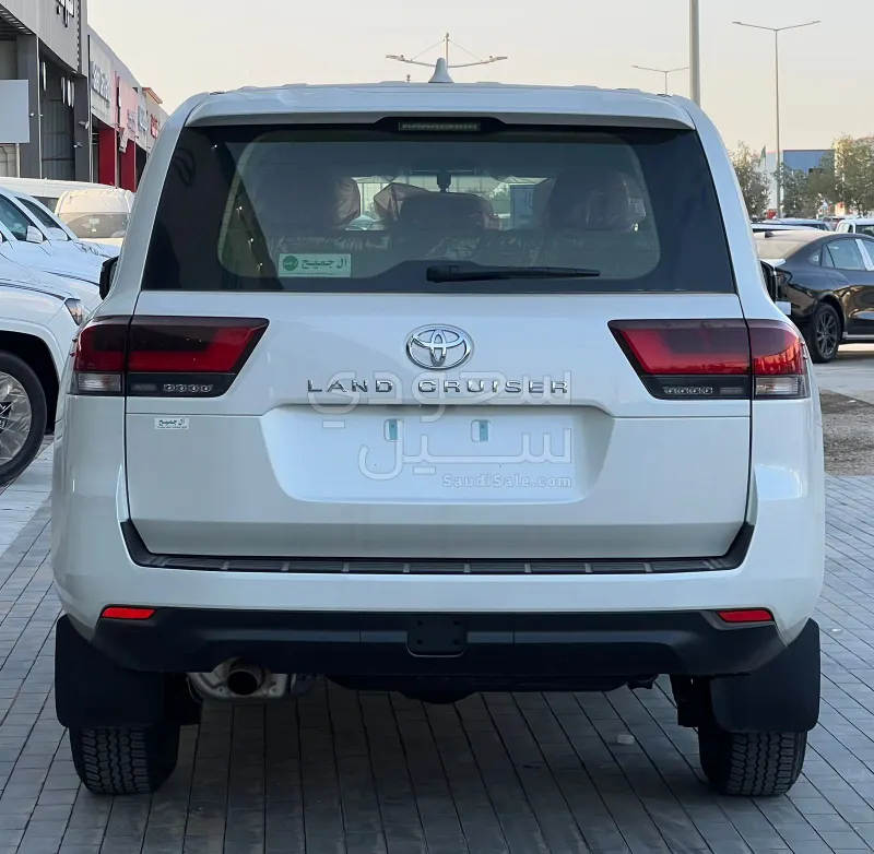 2025 تويوتا لاند كروزر جي اكس