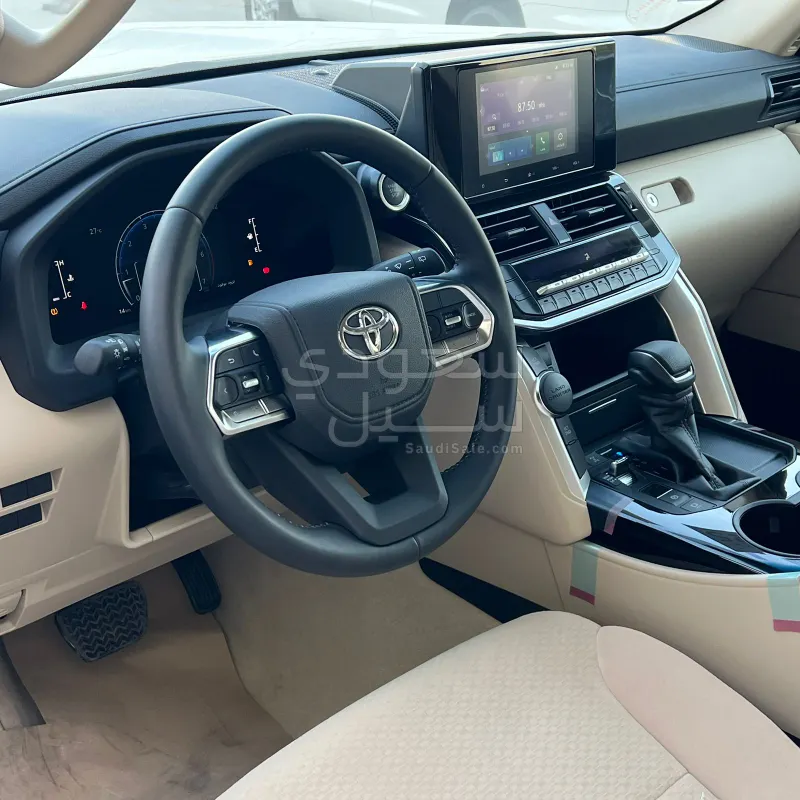 2025 تويوتا لاند كروزر جي اكس