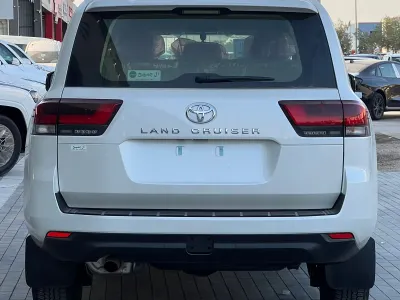 2025 تويوتا لاند كروزر جي اكس