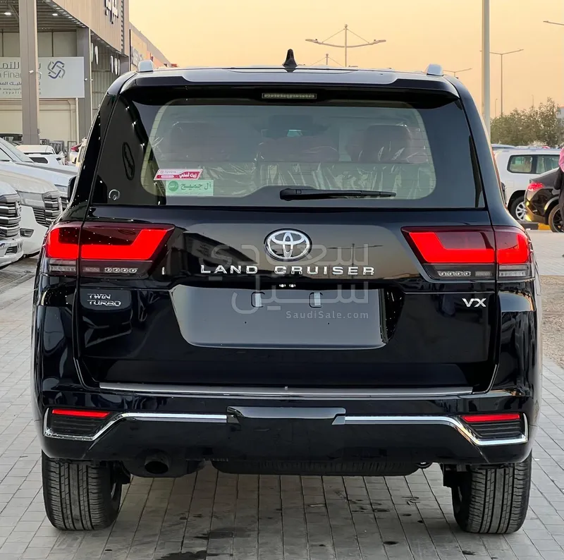 2025 Toyota Land Cruiser VX