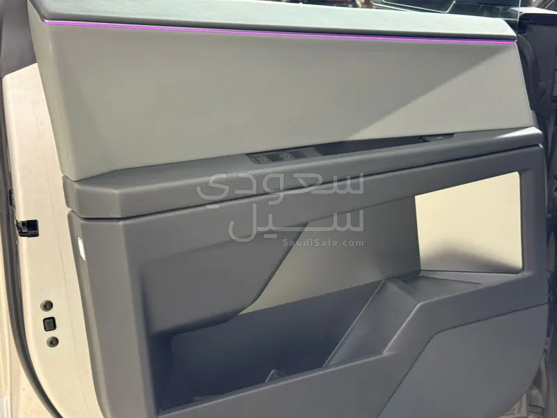 2025 تيسلا سايبر تراك