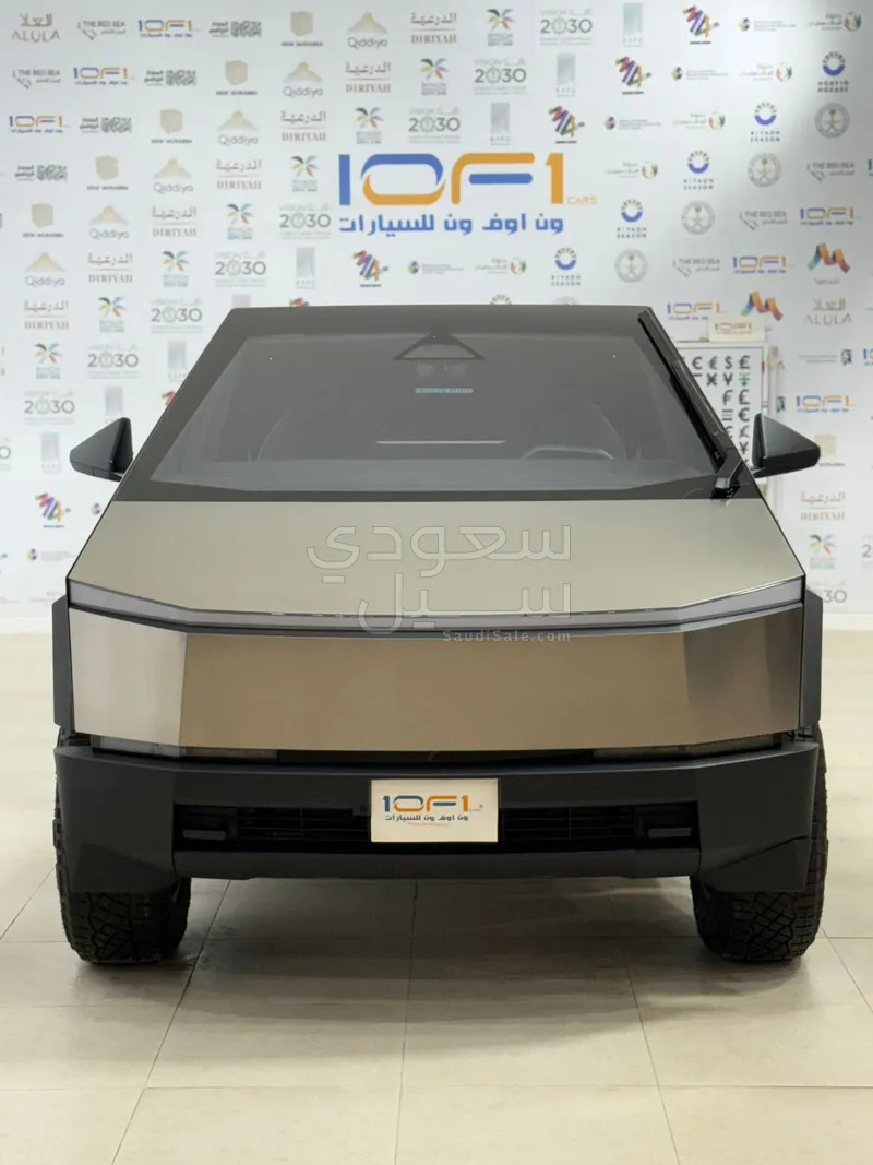 2025 تيسلا سايبر تراك