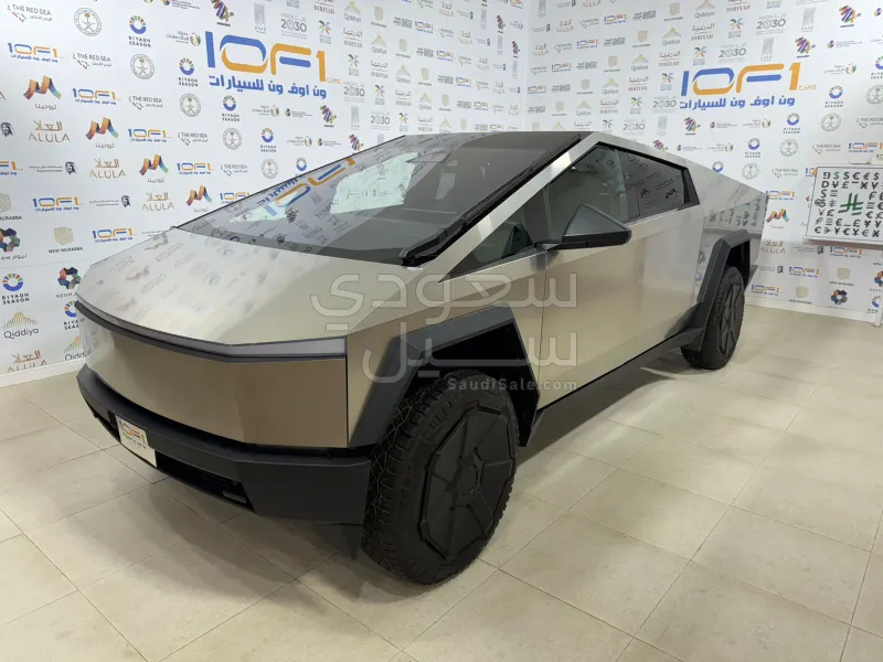 2025 تيسلا سايبر تراك
