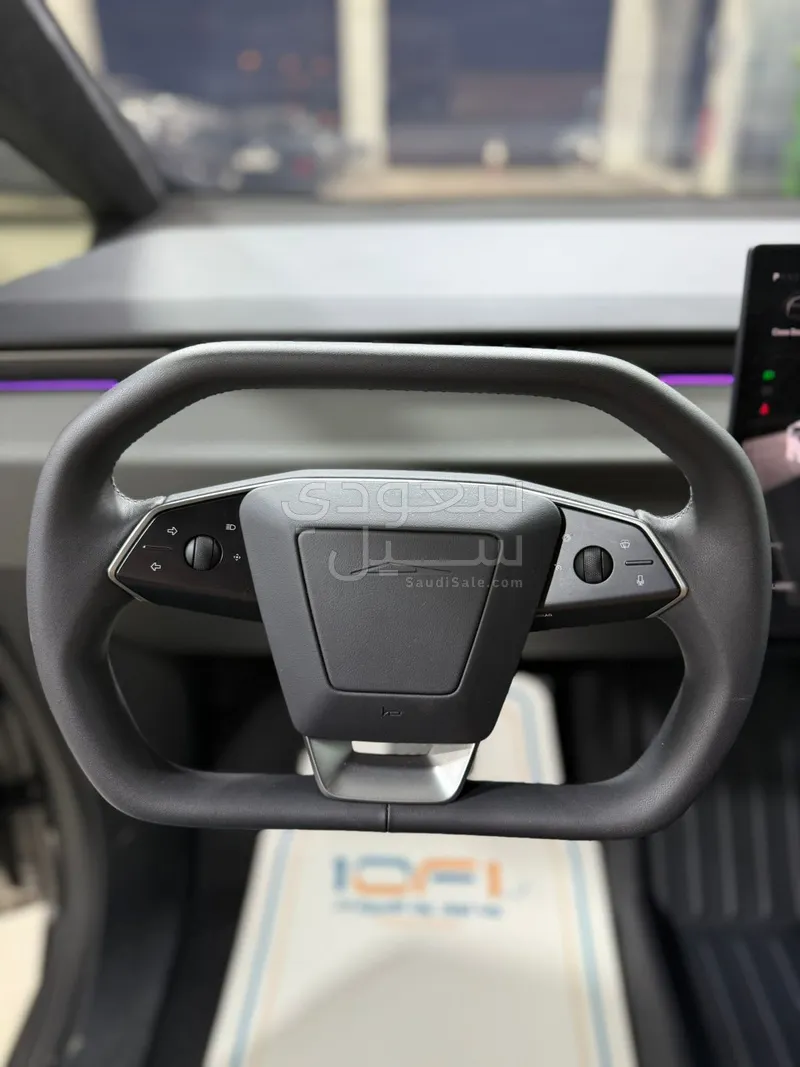 2025 تيسلا سايبر تراك