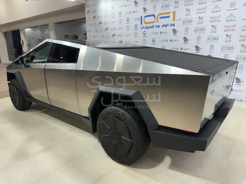 2025 تيسلا سايبر تراك