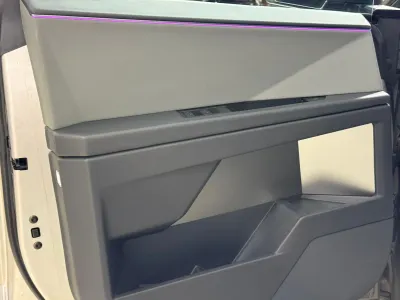 2025 تيسلا سايبر تراك