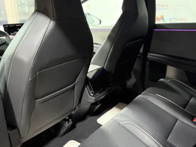 2025 تيسلا سايبر تراك