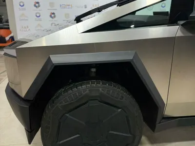 2025 تيسلا سايبر تراك