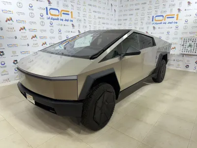 2025 تيسلا سايبر تراك