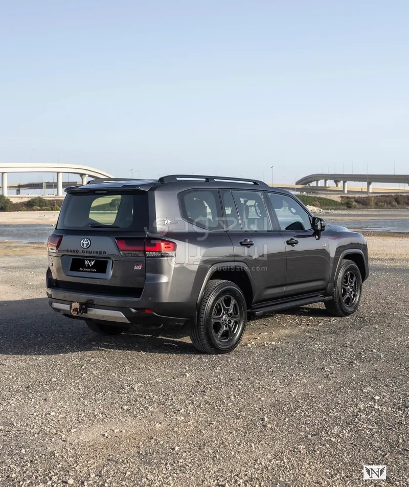 2022 تويوتا لاند كروزر جي ار سبورت