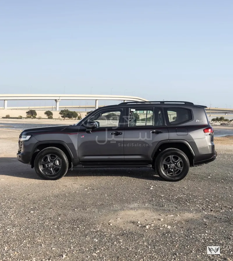 2022 تويوتا لاند كروزر جي ار سبورت